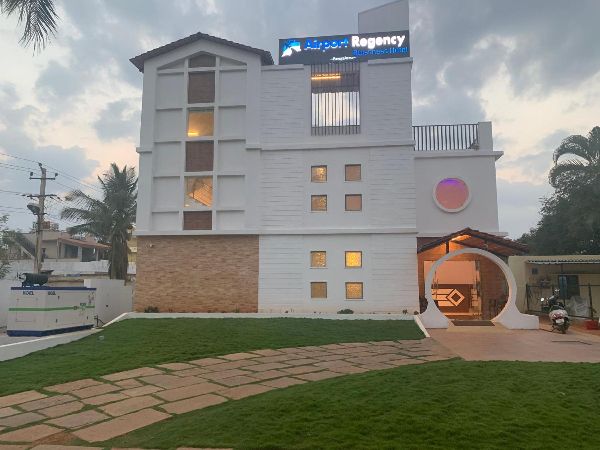 Airport Regency Hotel Devanahalli Екстериор снимка